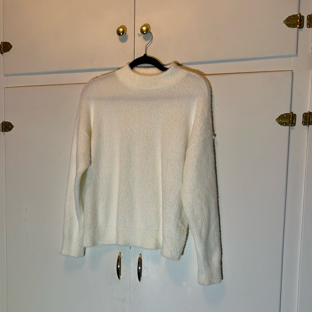 Chic nikkak Cream Women's Crew Neck Sweater